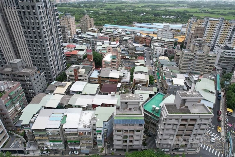 圖為台北市北投區住宅房屋。（中央社檔案照片）