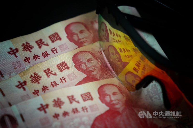 央行最新預測，明年台灣經濟成長率難保3，持續升息的貨幣政策緊縮基調可能在今年12月出現轉折。中央社記者徐肇昌攝 111年9月22日