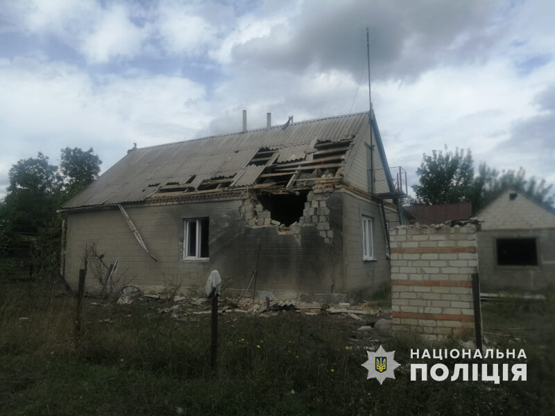 圖為札波羅熱地區22日建物遭俄軍轟炸。（facebook.com/UA.National.Police）
