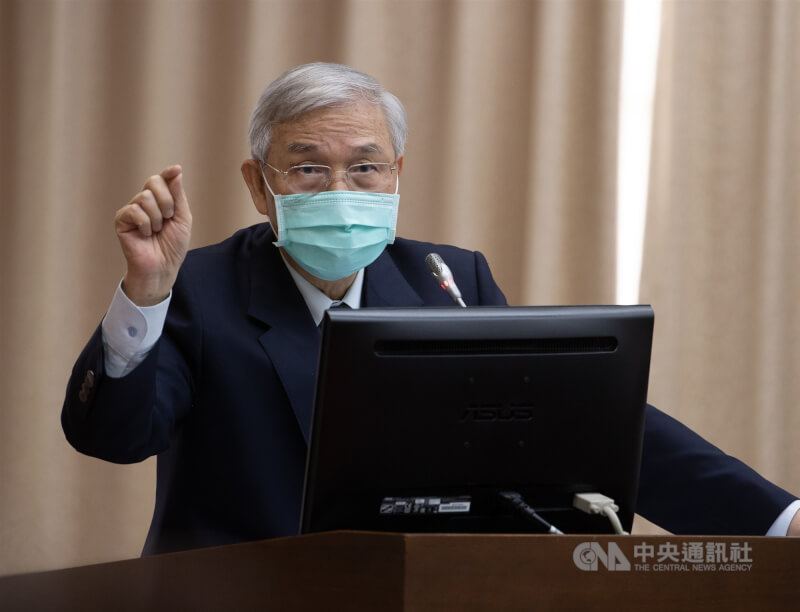 中央銀行22日宣布升息半碼，總裁楊金龍（圖）坦言有兩位理事不同意，認為應該升1碼。（中央社檔案照片）