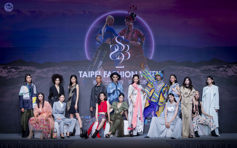 2022台北時裝週SS23將在10月盛大舉行，23日在台北舉行展前記者會，多個台灣品牌共同預展走秀，由模特兒們詮釋設計師時尚作品。（文化部提供）中央社記者王寶兒傳真  111年9月23日