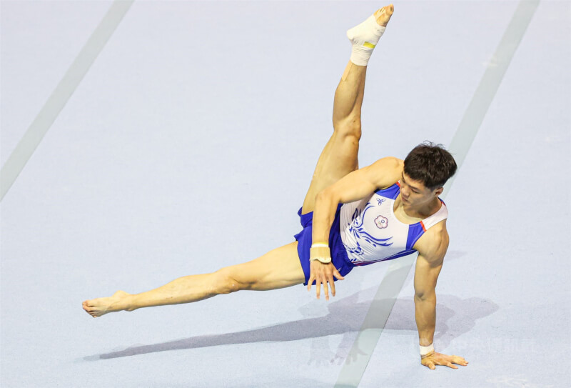 台灣體操全能名將唐嘉鴻日前在國訓中心進行地板動作熱身時，左腳阿基里斯腱斷裂。（中央社檔案照片）