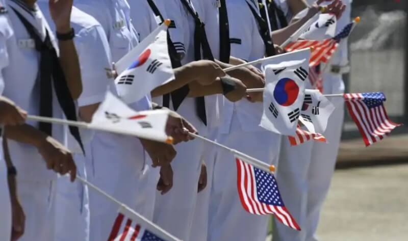 南韓和美國26日展開5年來首度在朝鮮半島附近的聯合海軍演習。（圖取自facebook.com/myusfk）