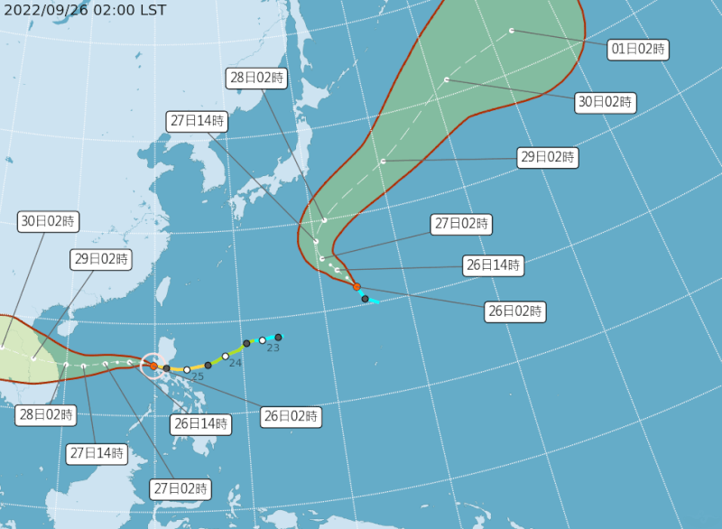 氣象專家吳德榮表示，輕颱庫拉將在26日生成，對台灣無威脅。左為颱風諾盧路徑潛勢預報，右為熱帶性低氣壓TD20。（圖取自中央氣象局網頁cwb.gov.tw）