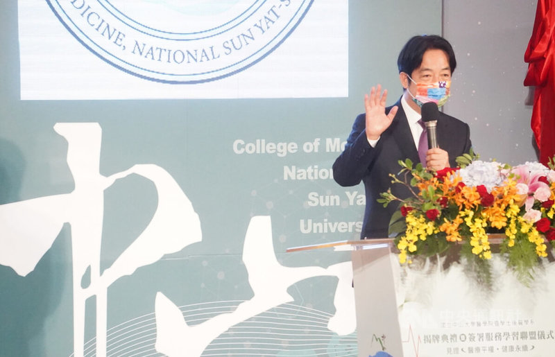 國立中山大學29日舉行醫學院揭牌典禮，副總統賴清德（圖）出席致詞表示，今天不只是中山大學校務發展的里程碑，也是台灣南北醫療平等、健康平權的重要一步。中央社記者董俊志攝 111年9月29日
