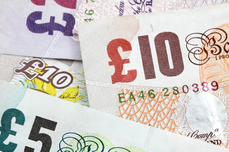 在英國央行干預未能平息市場對英國減稅計畫疑慮下，英鎊兌美元29日回貶逾1%。（圖取自Pixabay圖庫）