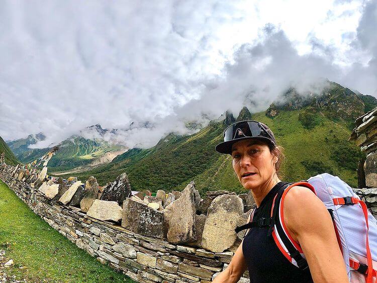 知名滑雪登山家尼爾森（圖）遺體29日尋獲，她曾在24小時內成功攻頂世界最高峰聖母峰和毗連的世界第4高峰洛茲峰。（圖取自instagram.com/hilareenelson）