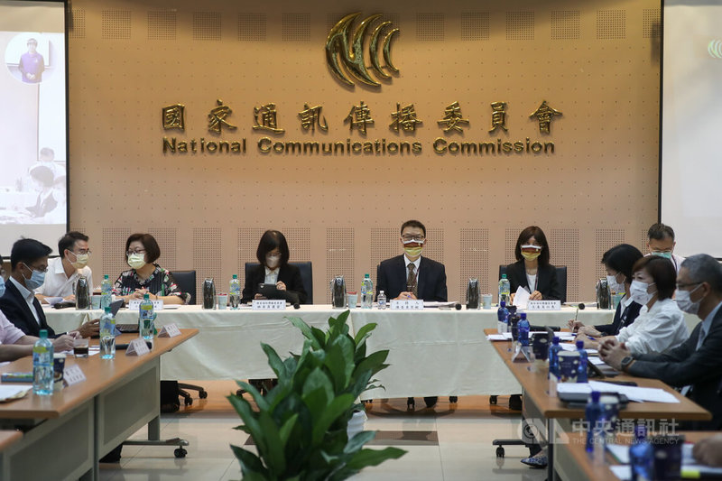 國家通訊傳播委員會（NCC）30日在台北舉行「遠傳電信合併亞太電信」聽證會，聚焦電信產業發展及市場公平競爭、網路整併、維護用戶權益等議題。中央社記者裴禛攝  111年9月30日