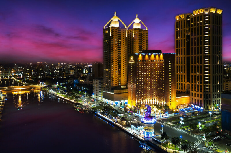 已有40年歷史的高雄國賓大飯店傳出將營運至明年1月31日，業者表示，一切以公告為準。（圖取自facebook.com/Ambassador.Kaohsiung）