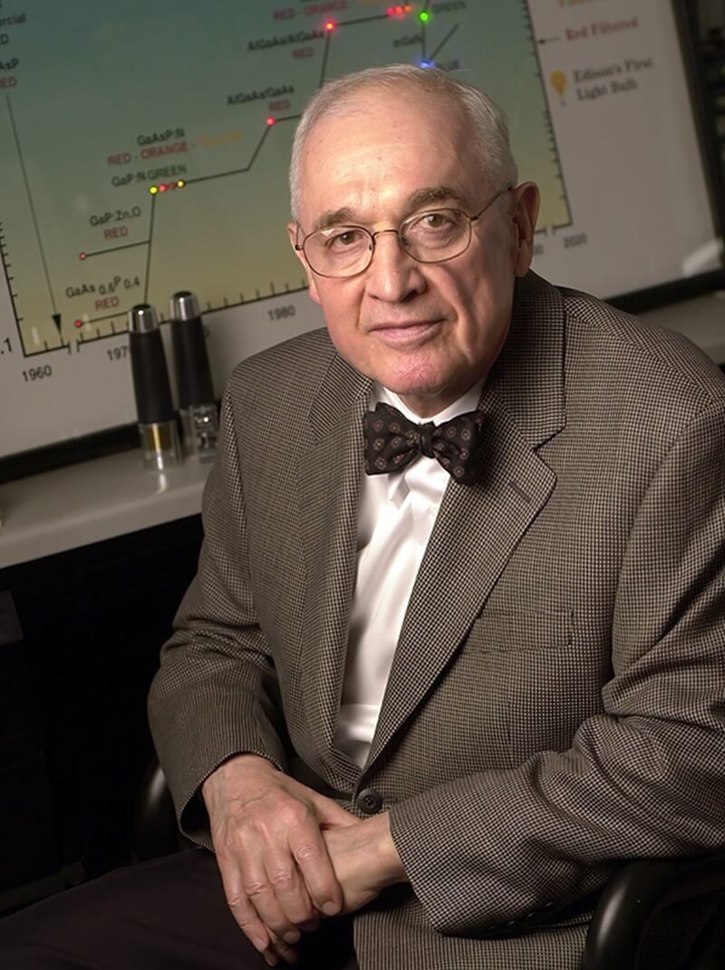 LED研究先驅荷羅雅克近日過世，享耆壽93歲。（圖取自伊利諾大學香檳校區網頁illinois.edu）