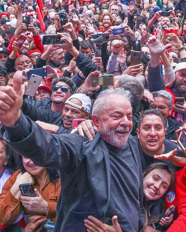 巴西工黨籍前總統魯拉（前）有望在2日登場的總統大選中勝出，讓左翼重返執政。（圖取自instagram.com/lulaoficial）