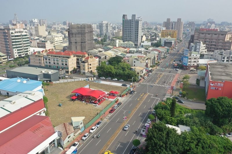 嘉義市「博愛安居」社會住宅3日動土，「博愛安居」位於博愛路上、大潤發對面，鄰近鐵路高架後火車站區域，交通、生活便利，規劃不同房型提供給不同族群居住，也規劃日照中心的服務。（嘉義市府提供）中央社記者姜宜菁傳真  111年10月3日