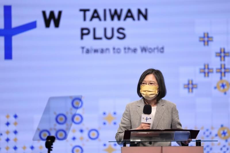 台灣第一個以全英語播出並以影音內容為主的串流平台TaiwanPlus，3日上午在公視舉行電視頻道開播記者會，總統蔡英文（圖）出席致詞。中央社記者王飛華攝 111年10月3日