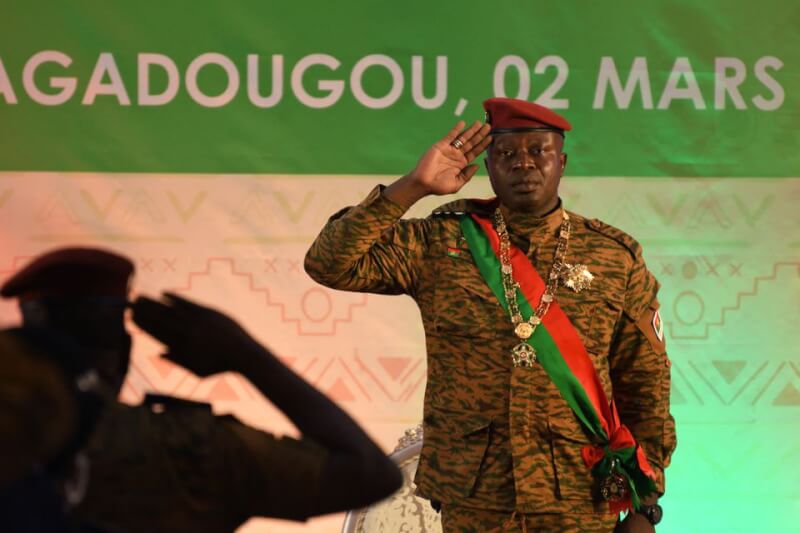 布吉納法索軍方9月30日發動政變推翻總統達米巴，當地的宗教和傳統領袖10月2日表示，自稱軍方領導人的陸軍上尉卓爾已接受達米巴（圖）提出的有條件請辭。（路透社）
