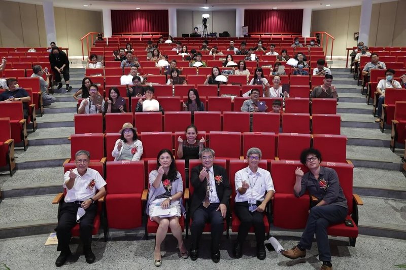 教育部4日在台灣藝術教育館舉辦111年文藝創作獎頒獎典禮，今年共有師生約700件作品參賽，54件作品得獎。（藝教館提供）中央社記者陳至中傳真 111年10月4日