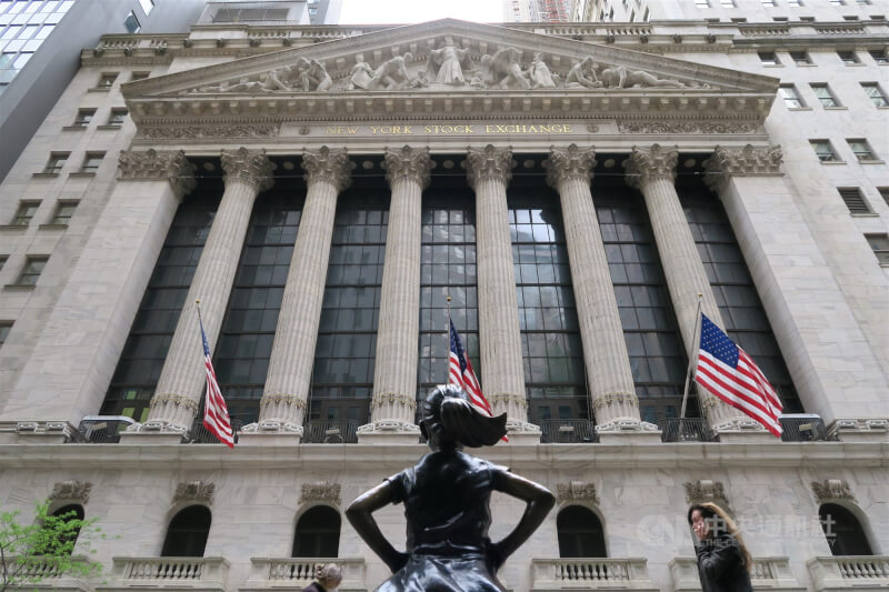 華爾街股市4日開盤強勢走高，道瓊指數上漲逾600點。圖為紐約證券交易所外觀。（中央社檔案照片）