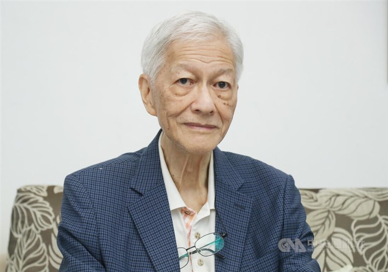 香港資深評論家李怡5日在台北病逝，享壽87歲。李怡曾在今年4月接受中央社專訪表示，他這輩子只相信言論自由，遺憾必須離開生活一輩子的香港。圖為李怡111年4月接受中央社專訪畫面。中央社記者張新偉攝 111年10月5日