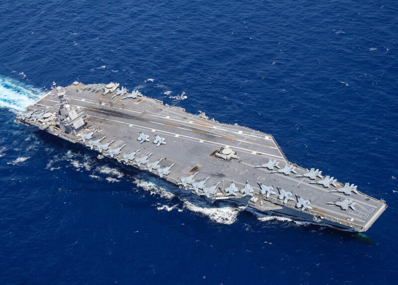 美國海軍最先進航空母艦「福特號」5日投入首次部署，堪稱一大里程碑。（圖取自twitter.com/USNavy）