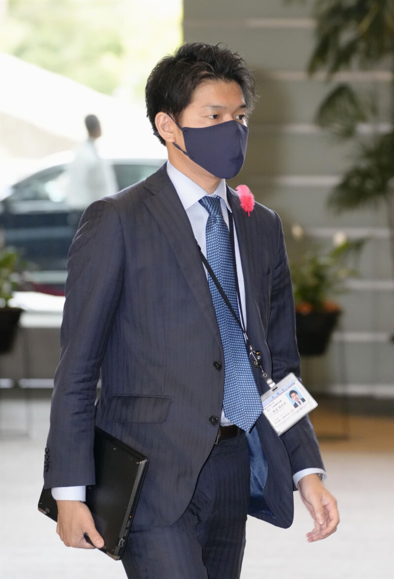日本政府4日宣布，岸田文雄31歲大兒子岸田翔太郎（圖）擔任負責政務工作的首相秘書官。（共同社）