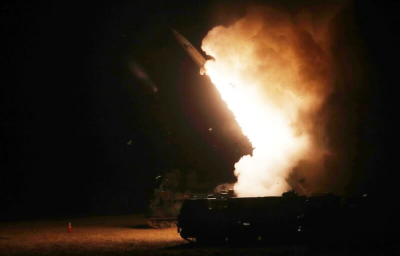 南韓和駐韓美軍5日試射4枚飛彈加以回應北韓，不過南韓另外自行發射一枚飛彈卻意外墜毀，未造成傷亡。（South Korean Defense Ministry/Handout via 路透社）