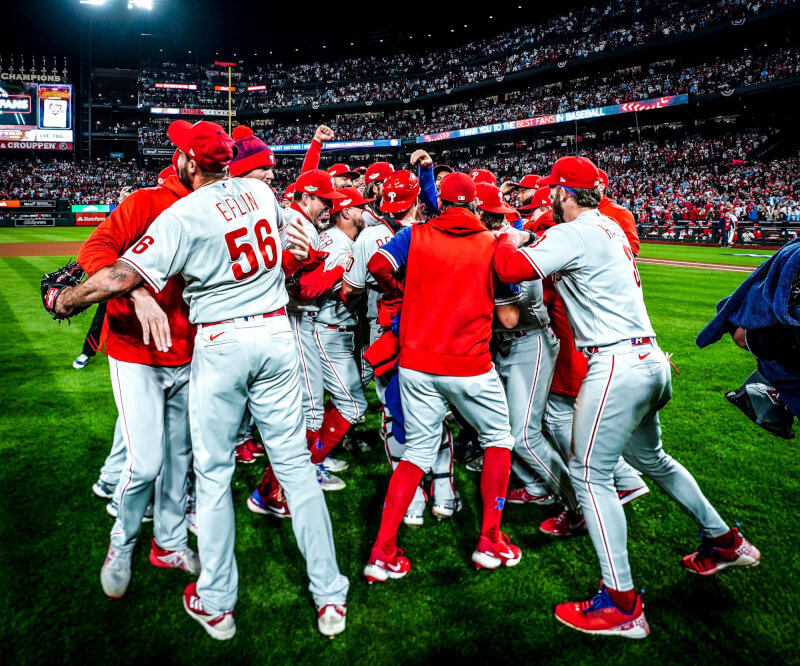 MLB費城人8日扳倒紅雀,在國家聯盟外卡系列賽以橫掃之姿晉級分區系列賽。(圖取自twitter.com/Phillies)
