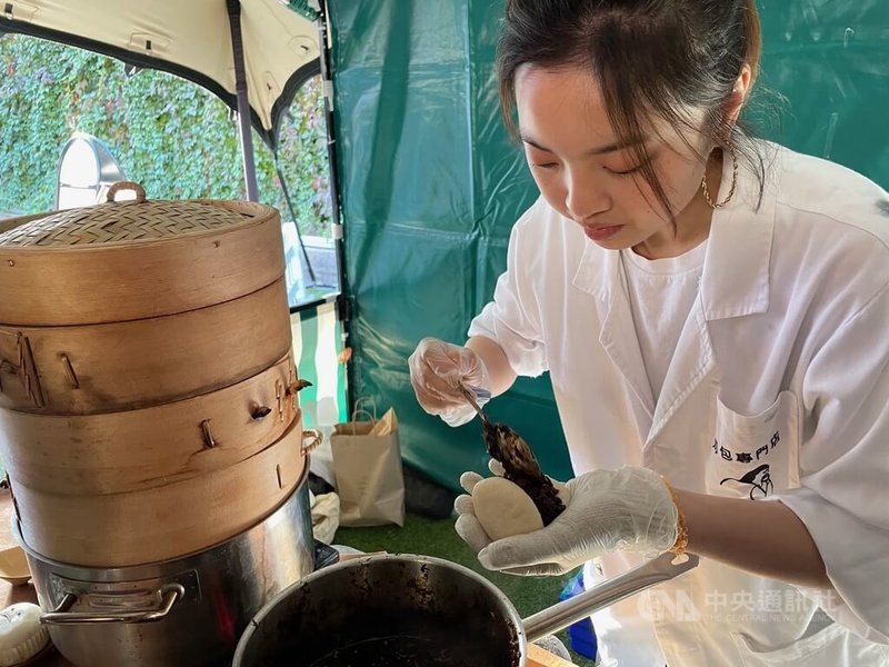 「英國台灣商會」與僑商組織「台灣創業家在英國」8日在倫敦精華地帶舉行「體驗台灣」園遊會，邀集各領域超過10家台灣品牌及在地台灣業者展現實力。中央社記者陳韻聿倫敦攝 111年10月10日