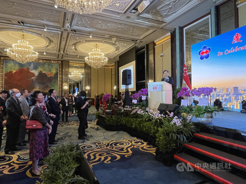 駐新加坡代表處10日舉辦國慶酒會，約有500多名來自政、商、學、僑、藝文及媒體界人士出席同慶。中央社記者侯姿瑩新加坡攝  111年10月10日