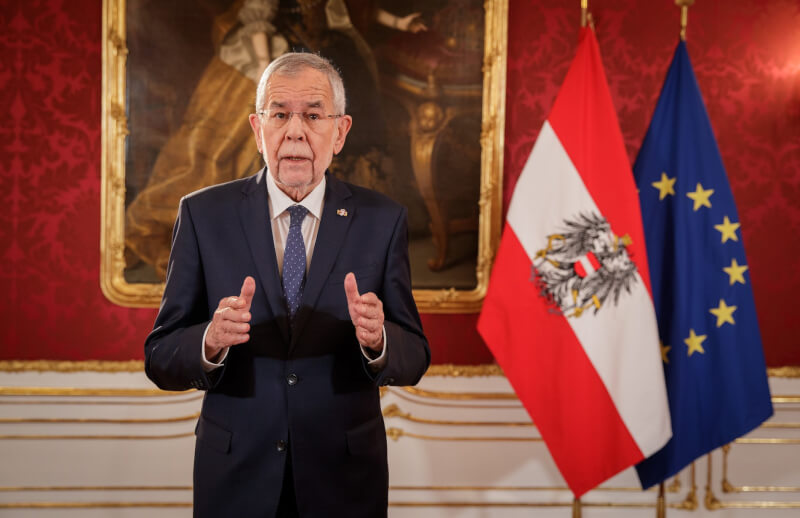 奧地利9日舉行總統大選，現任總統范德貝倫勝選。（圖取自facebook.com/alexandervanderbellen）