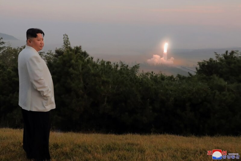 美國軍方戰略文件稱，平壤若對美國利益進行核攻擊，將導致北韓領導人金正恩政權「終結」。圖為金正恩親自指導核武部隊軍事演習。（圖取自北韓中央通信社網頁kcna.kp）