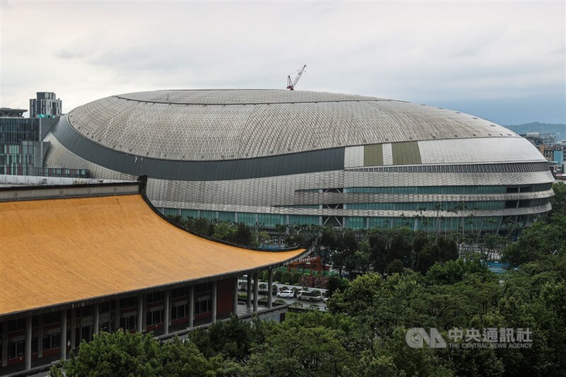 台北市政府體育局局長李再立表示，大巨蛋最順利可以在明年6月試營運。圖為大巨蛋外觀。（中央社檔案照片）