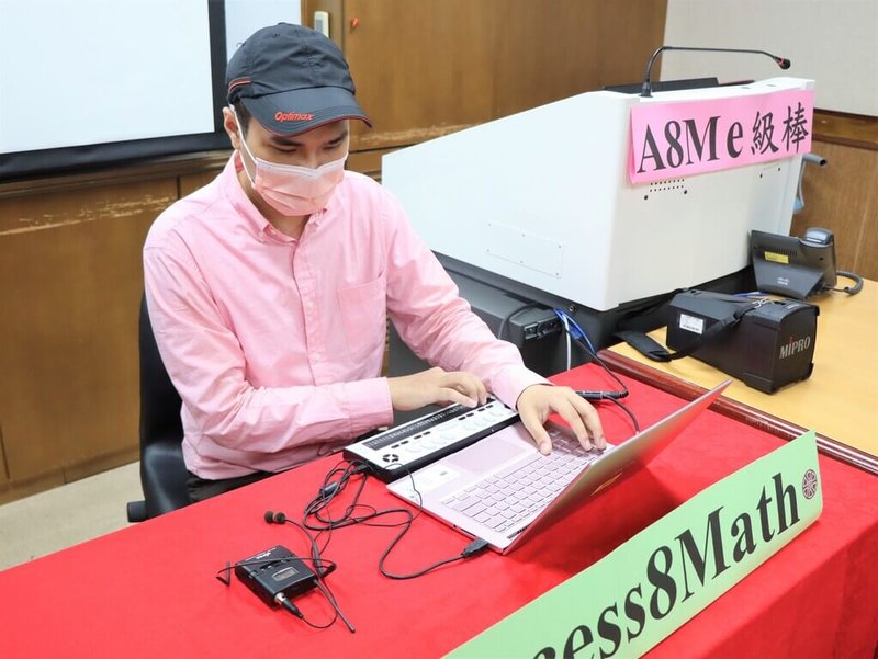 台灣師範大學近期研發A8M數位學習工具，結合聽覺和觸覺感官，讓視障生可以反覆練習，更容易掌握繁複的數理公式。（台師大提供）中央社記者陳至中台北傳真  111年10月14日