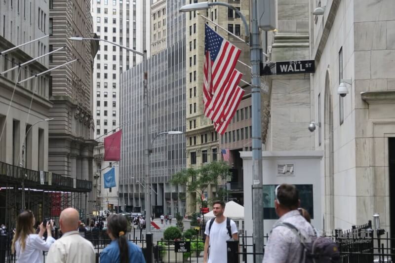 美股28日大漲，週線收紅。圖為華爾街景象。（中央社檔案照片）