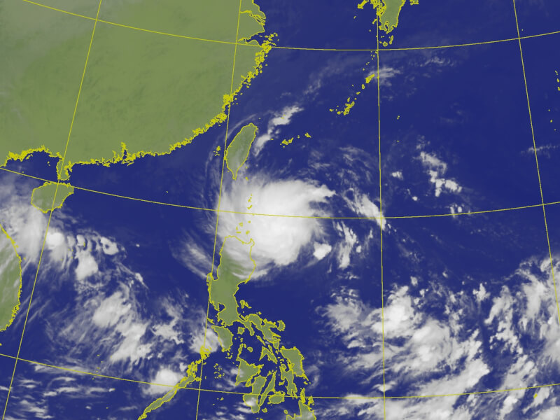 氣象局表示，菲律賓東方海面的熱帶性低氣壓15日上午有機會增強為輕度颱風。圖為15日上午9時40分台灣附近衛星雲圖。（圖取自氣象局網頁cwb.gov.tw）