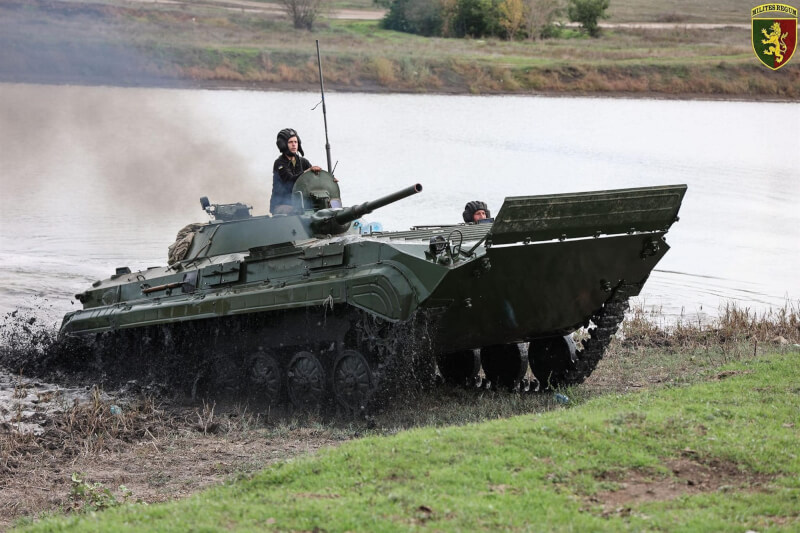 歐洲聯盟17日預計加強對烏克蘭軍事援助，推出一項訓練1萬5000名烏軍的任務。圖為烏克蘭軍人。（圖取自facebook.com/MinistryofDefence.UA）
