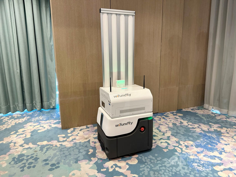 緯創服務型機器人 明年4月導入六福萬怡等6家飯店業 | 產經 | 中央社 CNA