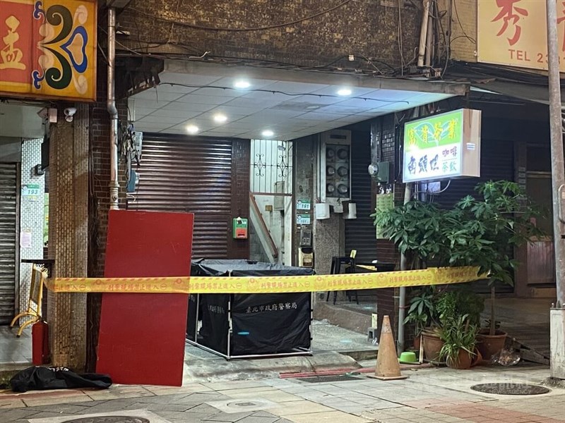台北市萬國幫角頭邱國隆疑因幫派內鬨，19日晚間於萬華區犯下兩起槍擊案後自戕身亡。中央社記者黃麗芸攝 111年10月20日