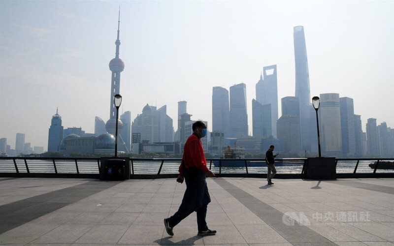中國學者21日表示，中國企業要落實20大精神，就要把握「實體經濟發展」。圖為浦東陸家嘴金融貿易區。（中央社檔案照片）