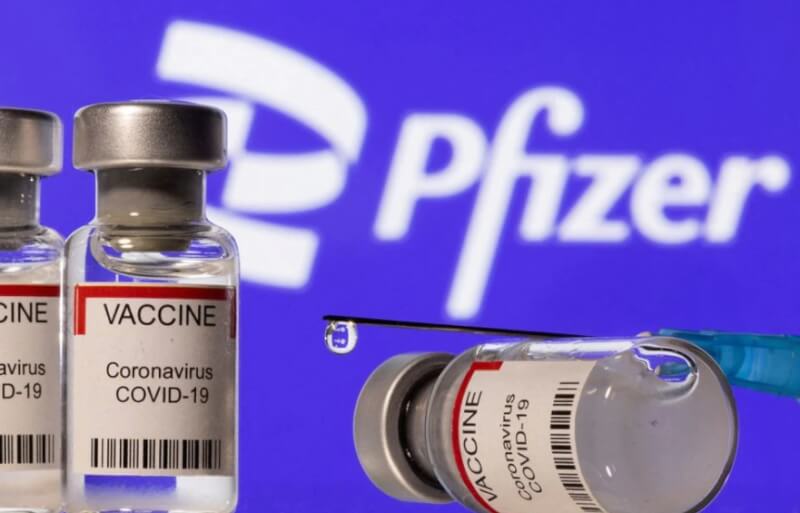 輝瑞20日表示，他們與德國BioNTech SE共同研發的成人COVID-19疫苗，預估每劑訂價超過110美元，最快明年初回復商售模式。（路透社）