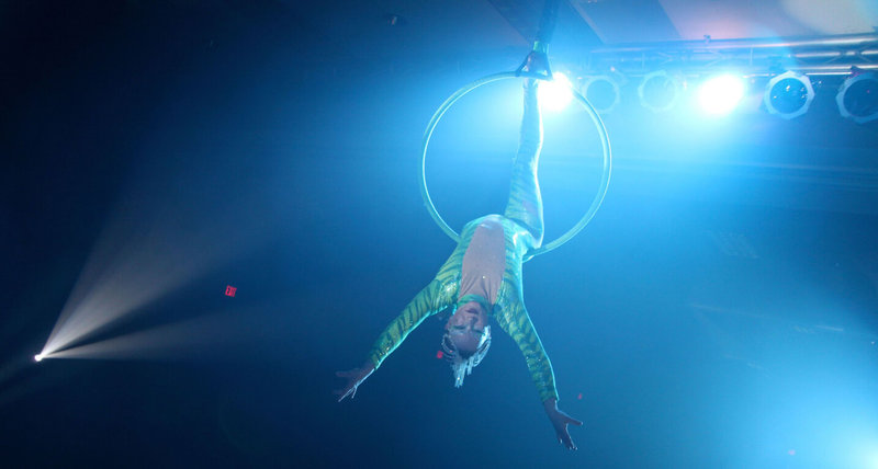 突破創意極限的「美國驚奇大馬戲團」（Viva Le Cirque!）宣布2023年2月來台演出，從高難度空中飛人、360度特技鞦韆到高空迴旋摩托車，挑戰觀眾腎上腺素。（寬宏藝術提供）中央社記者葉冠吟傳真 111年10月24日