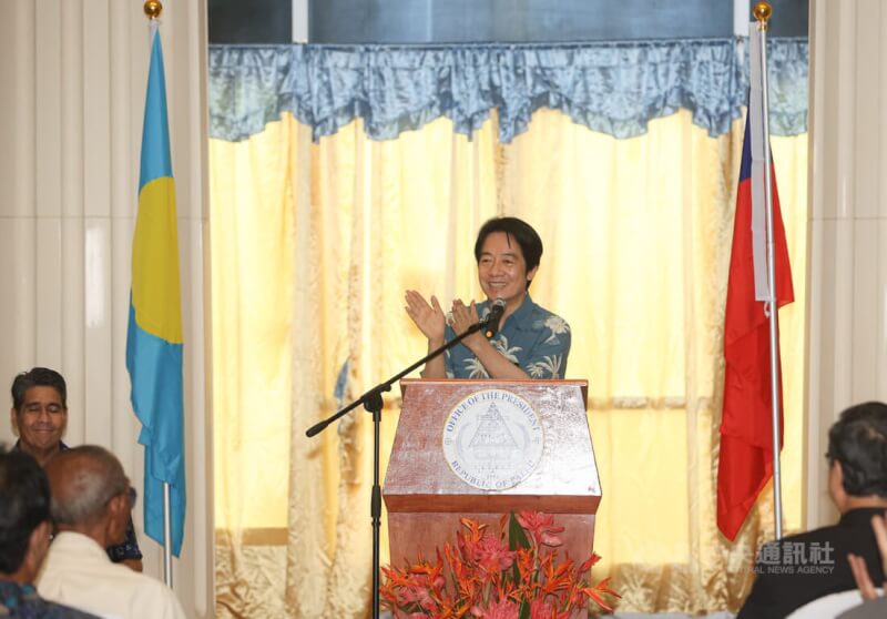 副總統賴清德（中）1日出訪帛琉，下午在歡迎會上致詞時感謝帛琉參、眾兩院堅定支持台灣的國際參與。中央社記者鄭清元攝 111年11月1日