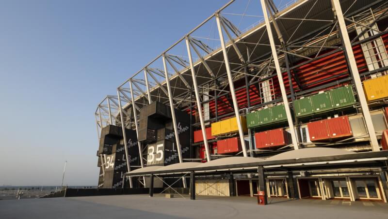 卡達世界盃足球賽有8座比賽場館。圖為杜哈974體育場，總共由974個貨櫃組成，這個數字也是卡達國碼。（圖取自卡達世界盃網頁qatar2022.qa）