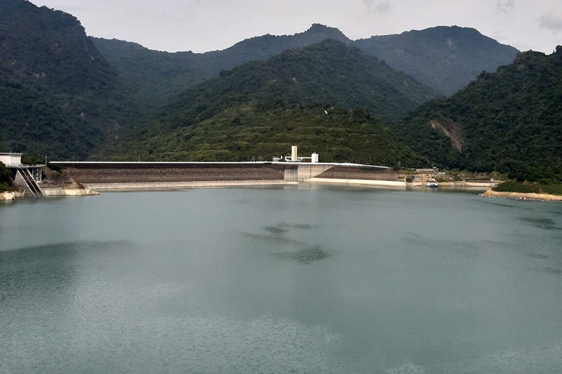 颱風外圍環流為台灣東北部帶來降雨，但台南主要水庫集水區雨量不多，曾文水庫蓄水率2日跌到4成以下。（南區水資源局提供）中央社記者楊思瑞台南傳真 111年11月2日