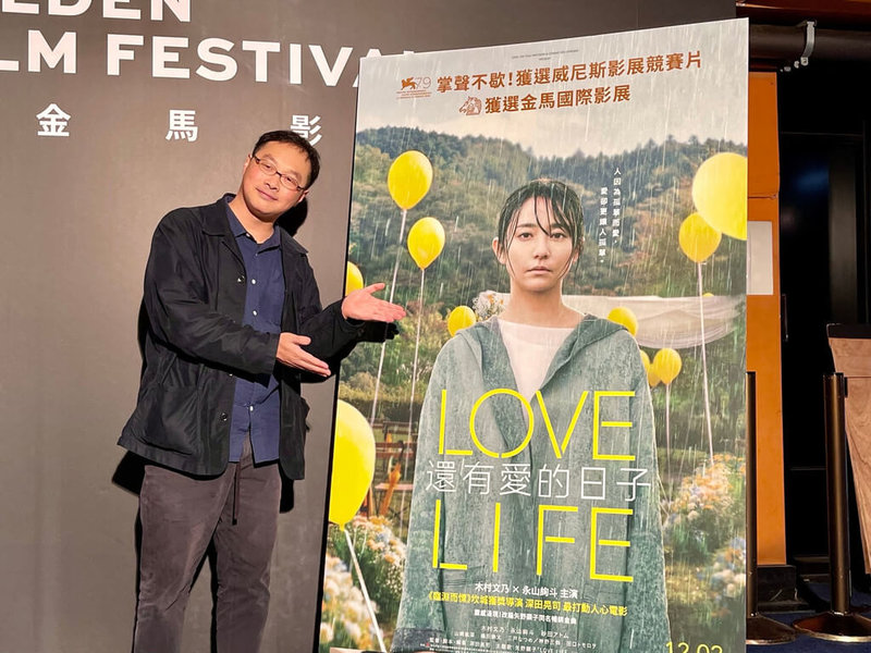 日本導演深田晃司為電影「還有愛的日子」來台參加2022金馬影展，3日與台灣媒體相見歡，除分享拍攝點滴，同時也揭露日本影視業不健康的勞動關係與霸凌問題。（海鵬影業提供）中央社記者葉冠吟傳真 111年11月3日