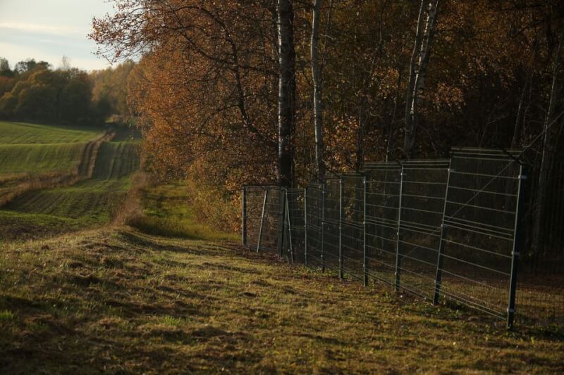 波蘭國防部長布拉查克2日表示，他已下令在波蘭與俄羅斯飛地加里寧格勒的邊界修建鐵刺網圍籬。（路透社）