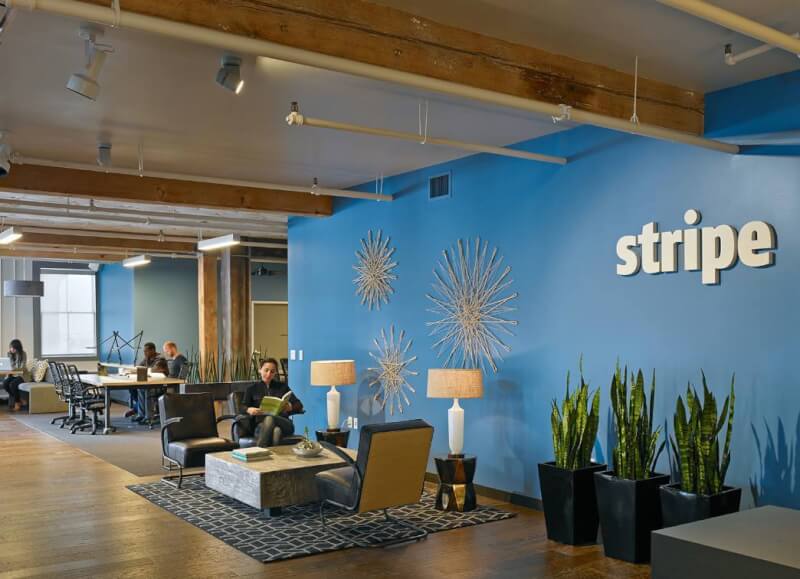 美國矽谷的支付服務商Stripe與叫車平台Lyft 3日皆宣布裁員逾10%。圖為Stripe辦公室。（圖取自facebook.com/StripeHQ）
