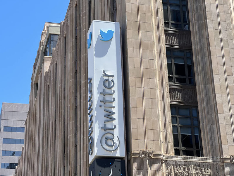 社群媒體推特4日傳大規模裁員風，位在舊金山市場街的總部辦公室是否會因此搬遷成為變數。圖攝於7月10日。中央社記者周世惠舊金山攝 111年11月5日