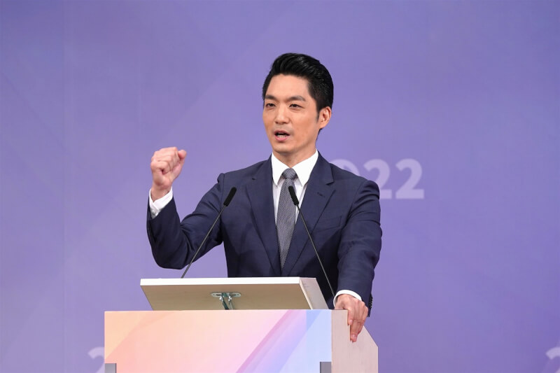 台北市長選舉電視辯論會5日登場，國民黨籍參選人蔣萬安在結論時續打矽谷牌，要以「4項發展、5大中心」改造台北、走進世界。（三立提供）