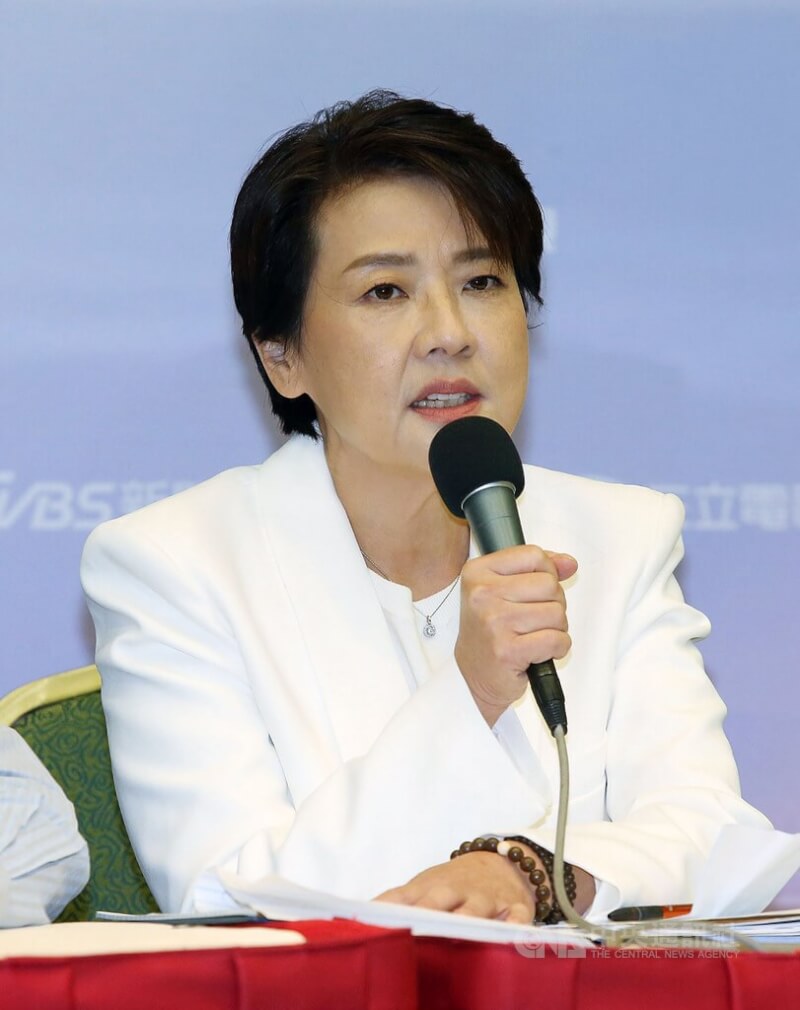 無黨籍台北市長參選人黃珊珊5日下午出席台北市長選舉辯論會後記者會,針對自己會中表現發表總結及感想,也對另外兩名參選人辯論陳述發表看法。中央社記者郭日曉攝 111年11月5日