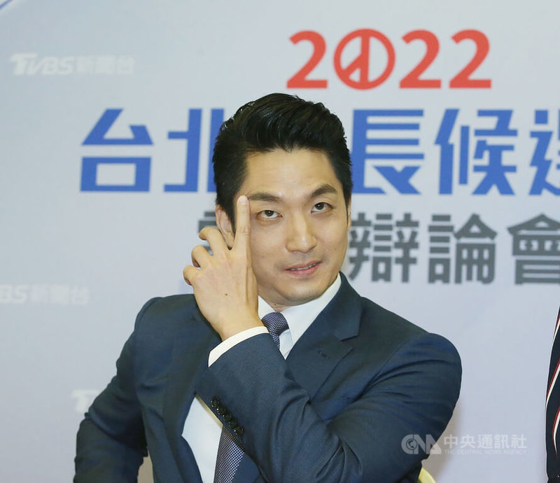 2022台北市長選舉電視辯論會5日圓滿落幕，國民黨籍參選人蔣萬安會中強調要以「4項發展、5大中心」改造台北、走進世界，會後並出席記者會受訪回應媒體提問。中央社記者郭日曉攝  111年11月5日