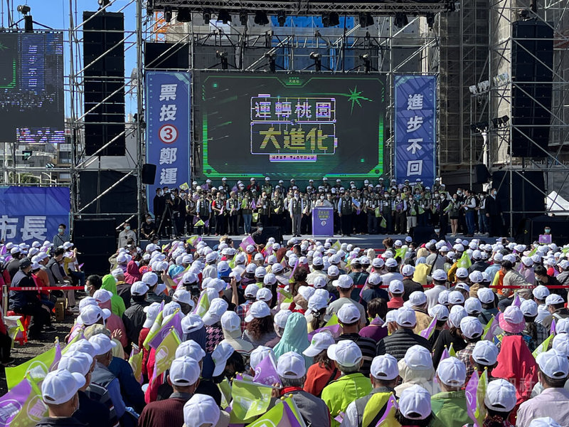 民進黨桃園市長參選人鄭運鵬農會、漁會、農田水利會及休閒農業區後援會，6日舉行成立大會，鄭運鵬表示，未來對農漁民、休閒農業區補助會再增加，讓大家更願意從事農業，也會增加合作，讓銷路更方便。中央社記者葉臻攝  111年11月6日